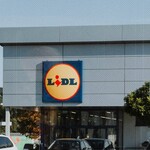 Nowa opłata w Biedronce i Lidlu. Tyle trzeba będzie dopłacać