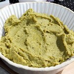 Pasta z zielonego groszku. Prosty przepis na roślinną alternatywę dla wędlin
