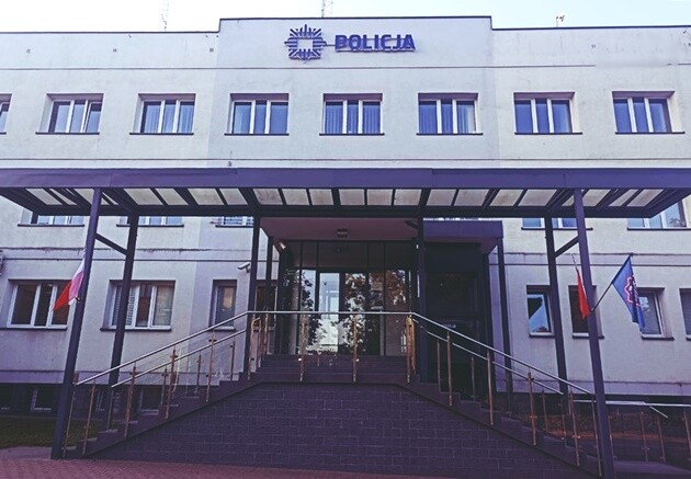 Mężczyzna przyszedł na komendę, by odpocząć. Okazało się, że jest poszukiwany