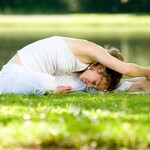 Joga na tarasie opery podlaskiej. Bezpłatne zajęcia tylko w lipcu