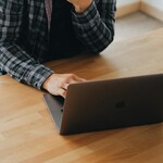 30-latek chciał zainwestować. Stracił 137 tys. zł