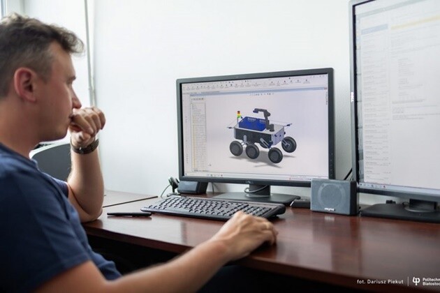 Robot z Białegostoku zrywa truskawki. R-BOS może odmienić rolnictwo