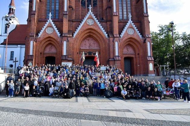 Białostoczanie na szlaku. Prawie 160 osób ruszyło w stronę Jasnej Góry