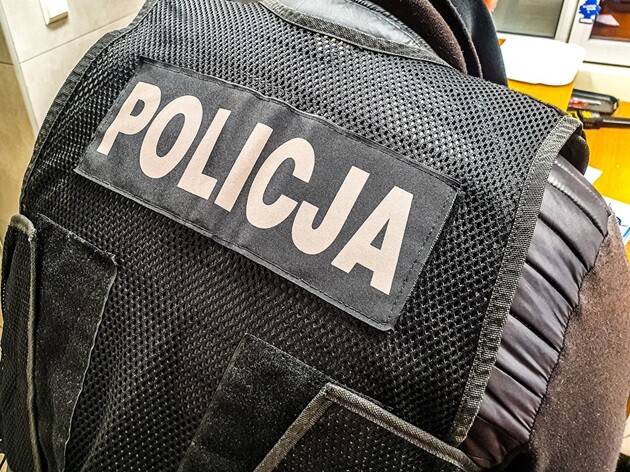 Ukradł laptopa przez okno. Chwilę później był już w rękach policji