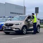 Nie ryzykuj! Policja zwiększyła liczbę patroli na drogach