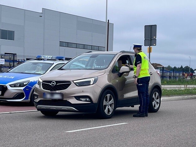 Nie ryzykuj! Policja zwiększyła liczbę patroli na drogach