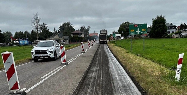 Ruszyła rozbudowa DK65 w Knyszynie. Będzie rondo i nowe chodniki