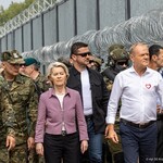 Premier Donald Tusk i Ursula von der Leyen na polsko-białoruskiej granicy