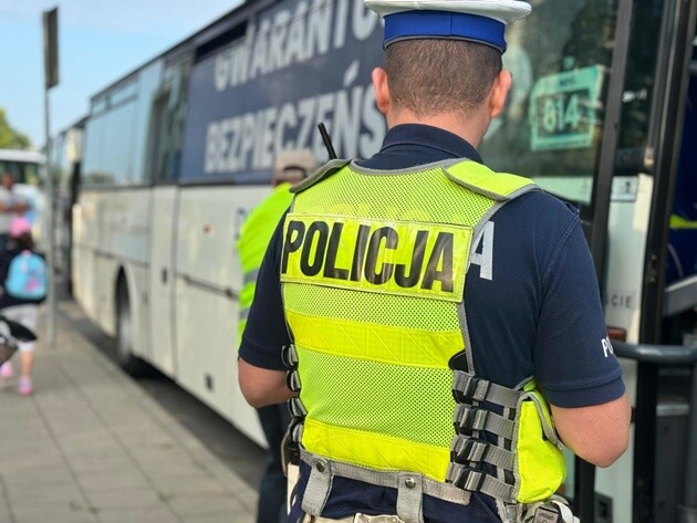 Bezpieczna droga do szkoły. Policja kontroluje autobusy i okolice placówek