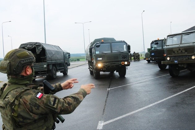 Wojsko na drogach Podlasia. Trwają ćwiczenia manewrowe "Żelazny Obrońca-25"