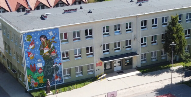 Alarm w białostockiej szkole. Ewakuowano ponad 450 osób