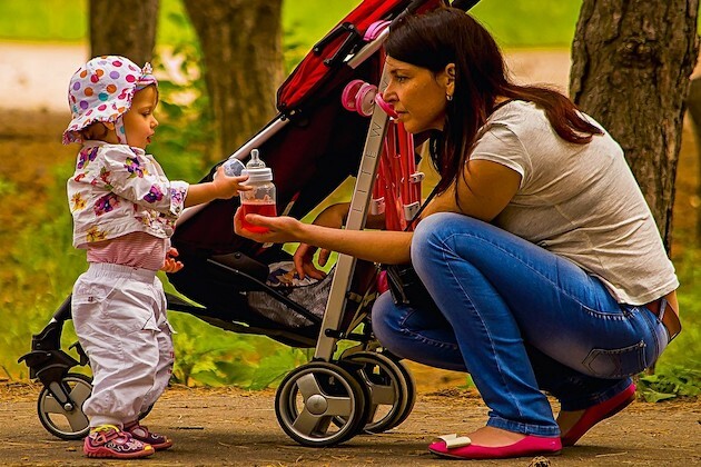 Opiekujesz się dzieckiem w domu? Koniecznie skorzystaj z tego świadczenia