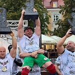 Deszczowa pogoda nie przeszkodziła. Siłacze opanowali Rynek Kościuszki