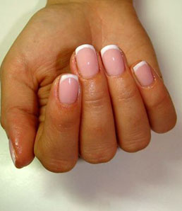 Paznokcie zelowe, manicure hybrydowy