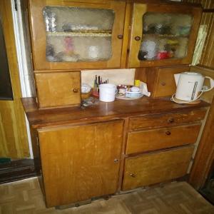 KREDENS DREWNIANY LATA 50-TE,SZAFKA KUCHENNA WISZĄCA ,,40
