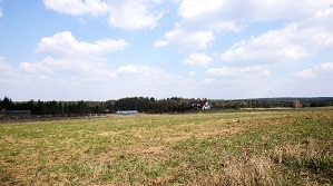 Jurowce - działka rolna położona w otulinie leśniej.