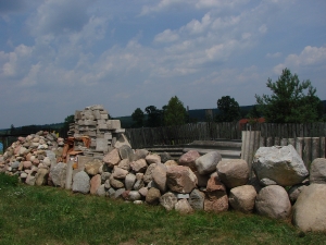 Kamienie, pustaki, bloczki i cegły